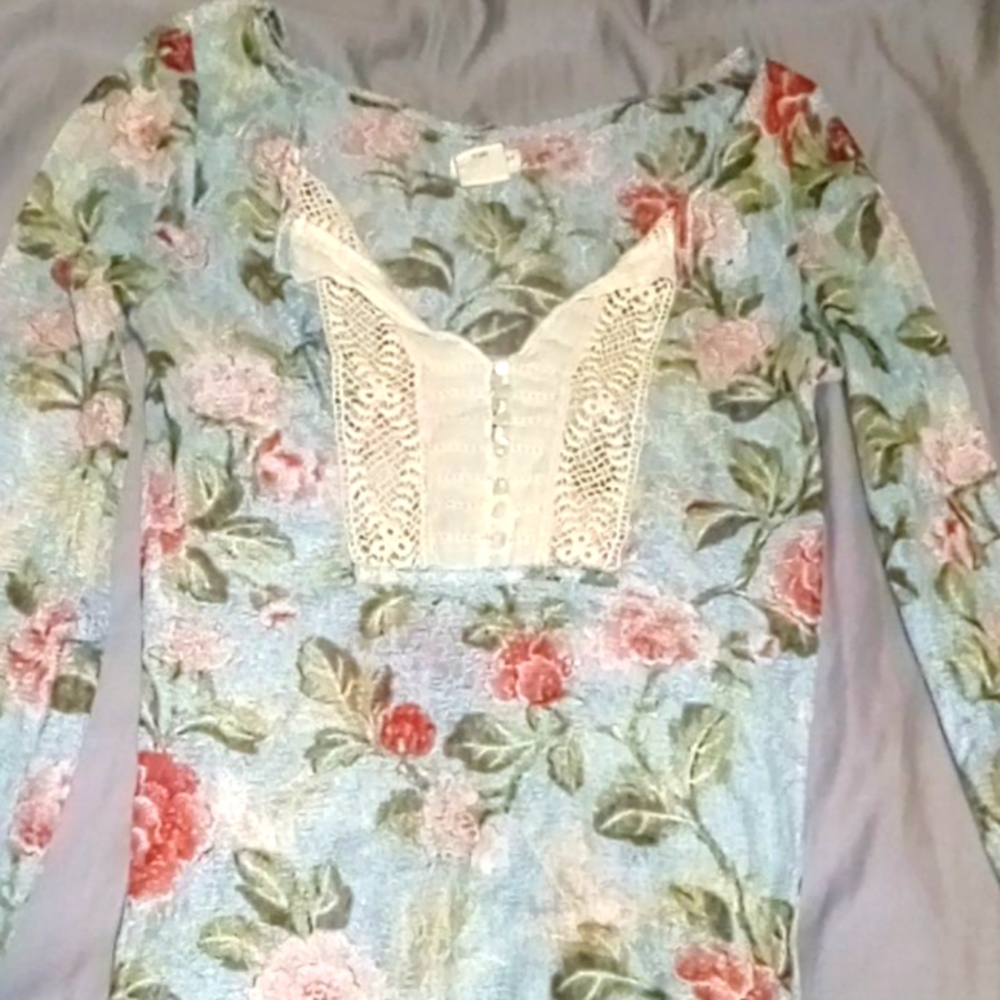 Long sleeve lace shirt